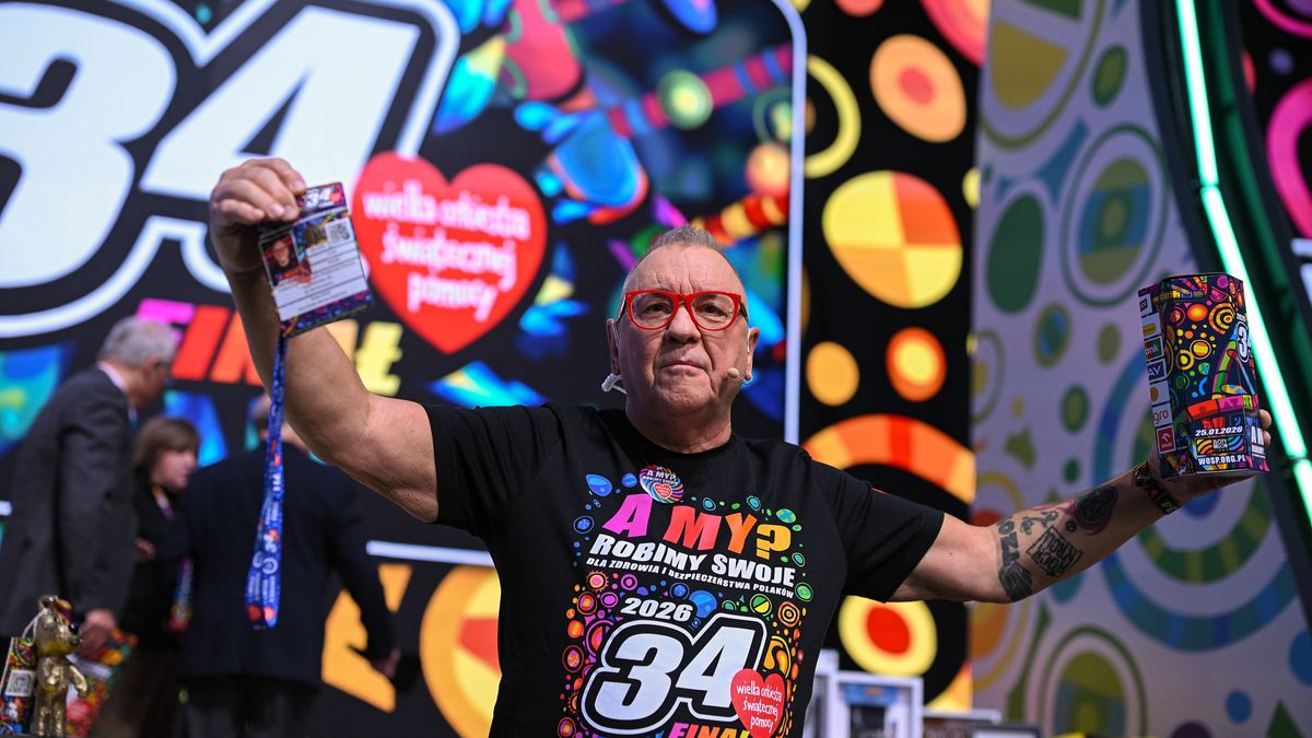 Warszawa, 22.01.2026. Prezes Fundacji Wielkiej Orkiestry Świątecznej Pomocy Jerzy Owsiak podczas konferencji prasowej w studiu WOŚP na błoniach PGE Narodowego w Warszawie, 22 bm. Hasłem tegorocznego finału WOŚP jest ?Zdrowe brzuszki naszych dzieci?. Celem zbiórki, która odbędzie się 25 stycznia 2026 roku, jest diagnostyka i leczenie chorób przewodu pokarmowego u najmłodszych pacjentów. (sko) PAP/Marcin Obara