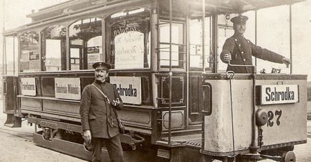 Media ostrzegały mieszkańców o ich prędkości: 127 lat temu na ulice Poznania wyjechały pierwsze tramwaje elektryczne