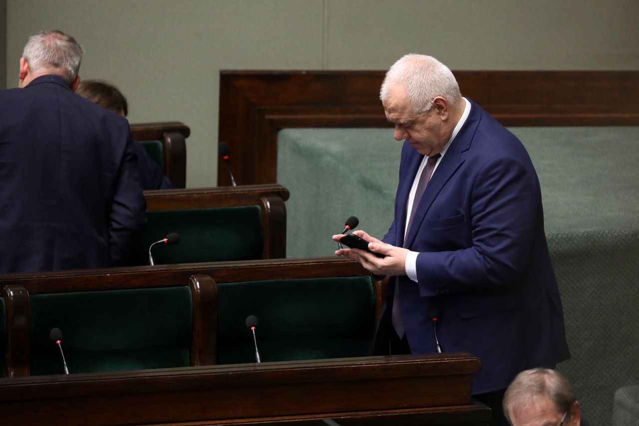 To Jacek Sasin stoi za nową kampanią billboardową. Media ujawniają jej koszty