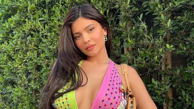 Kylie Jenner pozuje w mikroskopijnym bikini