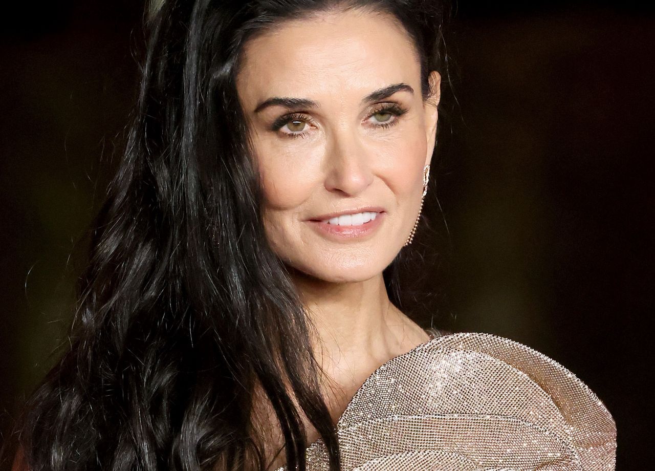 Demi Moore zachwyciła lookiem w stylu "preppy" 