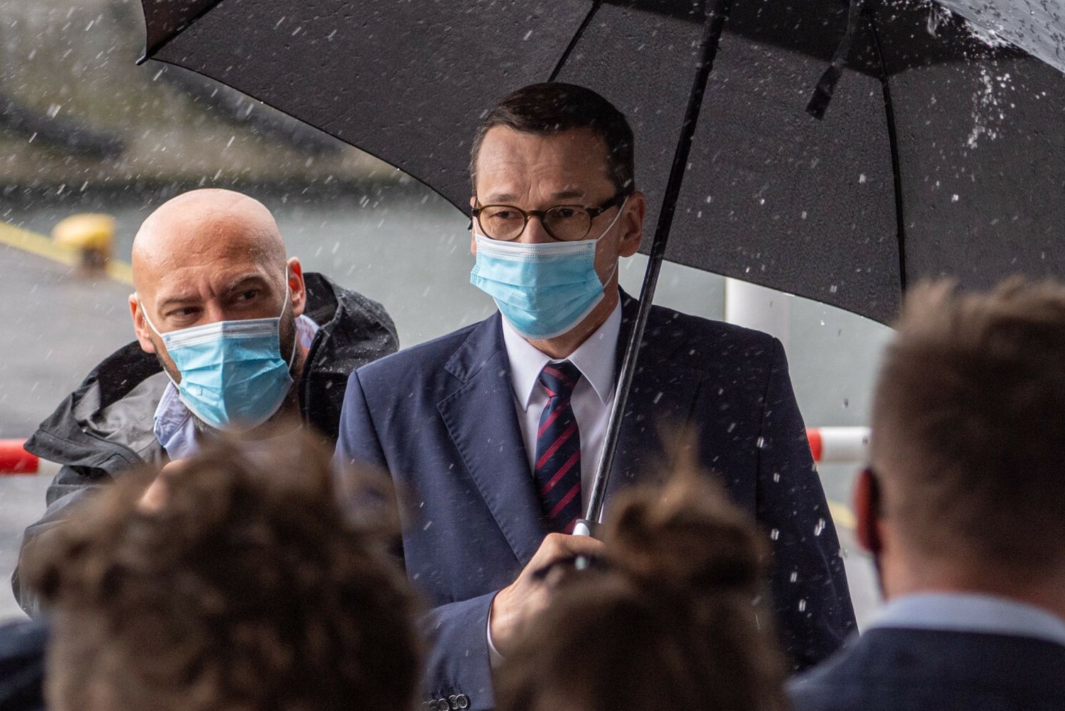 Zapytaliśmy Kancelarię Premiera i Ministerstwo Sprawiedliwości, jakie działania prowadzi rząd w celu uniknięcia uruchomienia przez KE mechanizmu warunkowości w budżecie UE wobec Polski 