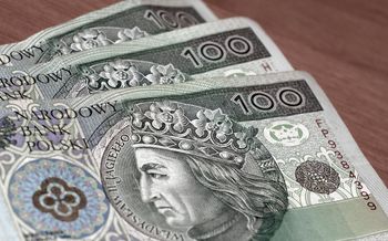 800+ zł ekstra do pensji! Wystarczy spełnić jeden warunek. Tysiące Polaków mogą skorzystać
