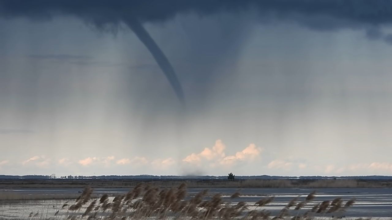 Zdjęcie dnia. Trąba wodna nad Zatoką Pucką [Wideo]