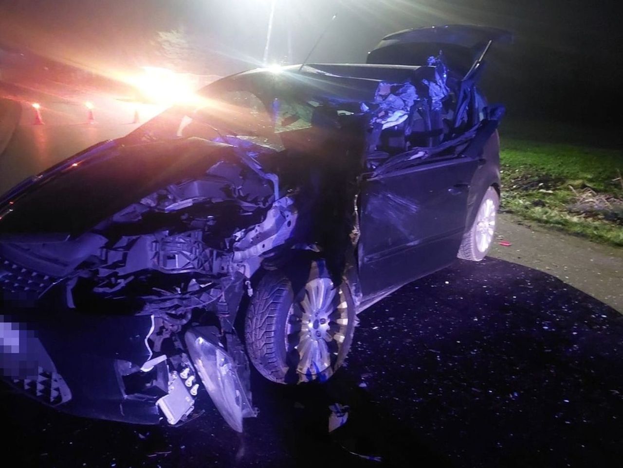 Świdnik: Przyczepa odpięła się z ciągnika i zaczęła sama staczać się po drodze. Doszło do zderzenia z osobówką