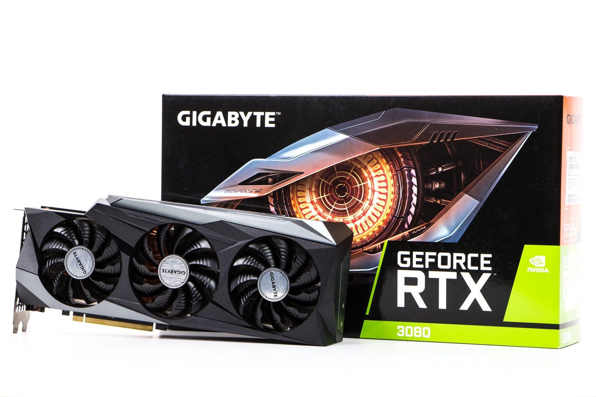 Gigabyte GeForce RTX 3080 Gaming OC obok pudełka