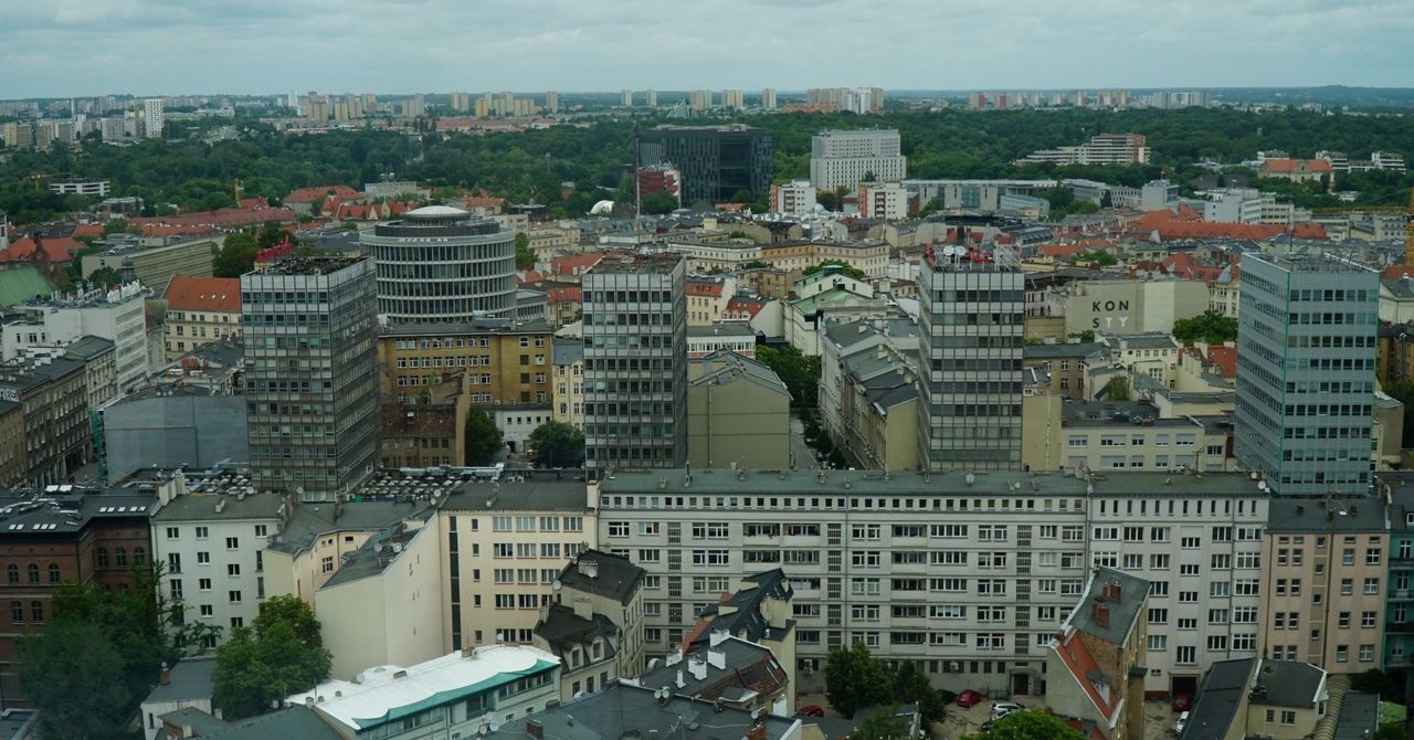 Widok na panoramę Poznania. Taras w Collegium Altum oficjalnie otwarty
