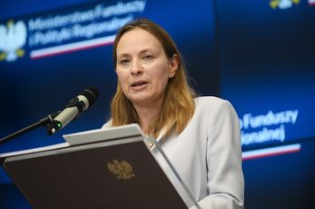 "Twitterowi aferzyści" i "lincz internetowy". Ministra mówi o "drugim dnie" w aferze KPO