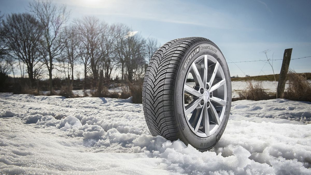 Opona całoroczna Michelin CrossClimate reklamowana jako letnia z homologacją zimową