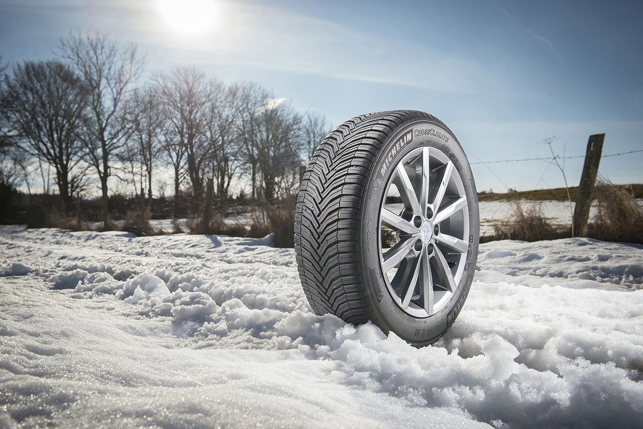 Opona całoroczna Michelin CrossClimate reklamowana jako letnia z homologacją zimową