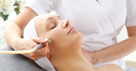 Dermabrazja - przeciwwskazania, przebieg, efekty, powikłania