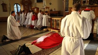 Wielkopiątkowe liturgie i adoracje w Lesznie. To jedyny dzień w roku, kiedy w kościołach nie odprawia się mszy świętej