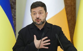 Zełenski i Macron brali kokainę? Prezydent Ukrainy wyśmiał plotki