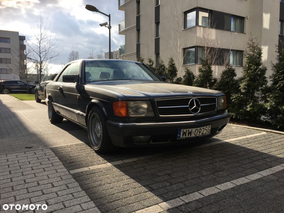 Kamil Durczok sprzedaje filmowego mercedesa. Grał w "Świadku koronnym" i serialu "Odwróceni"