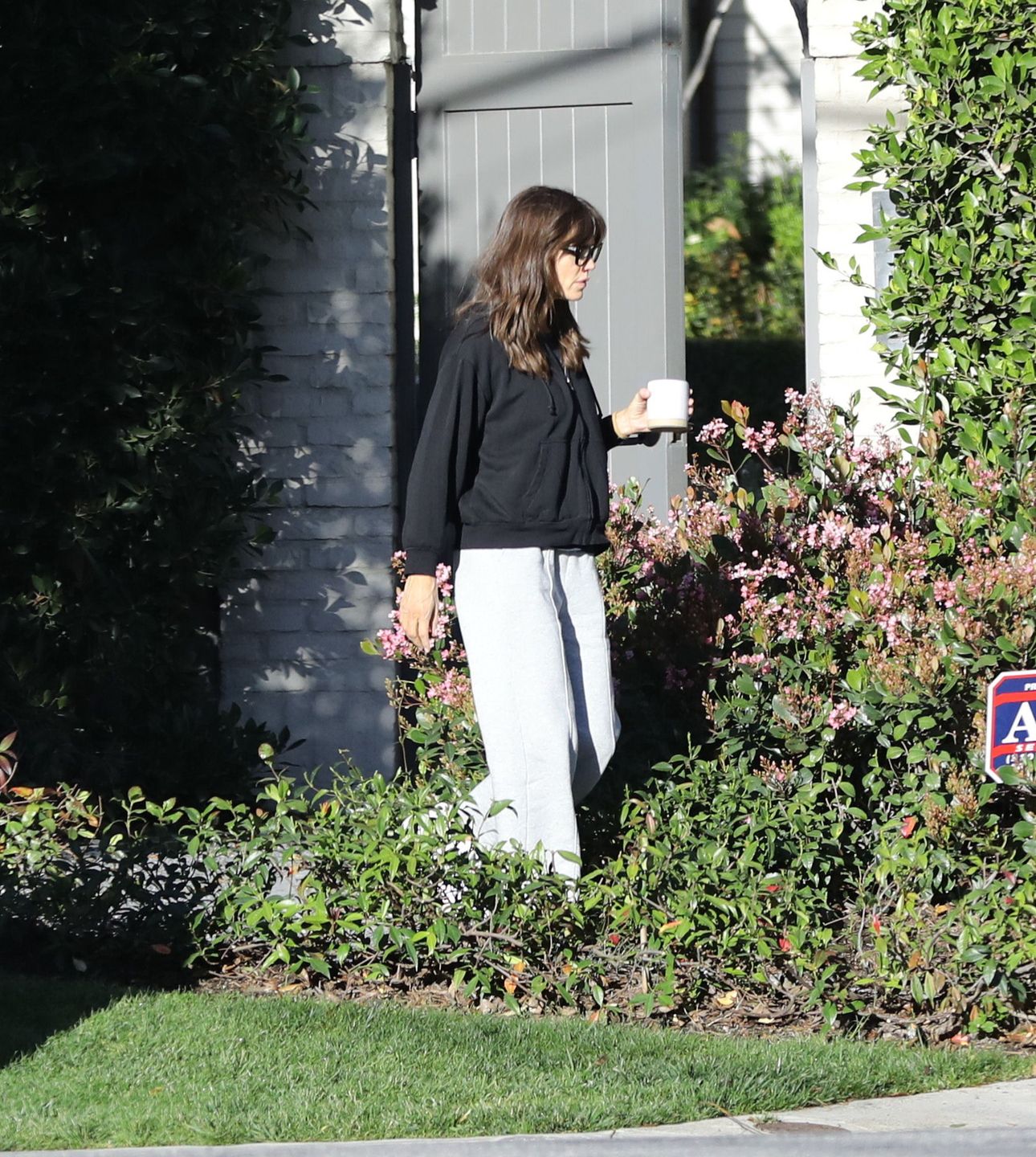 Jennifer Garner spaceruje w ogrodzie Bena Afflecka