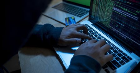Szpiegostwo i możliwe uderzenia w infrastrukturę krytyczną. Iran kontratakuje