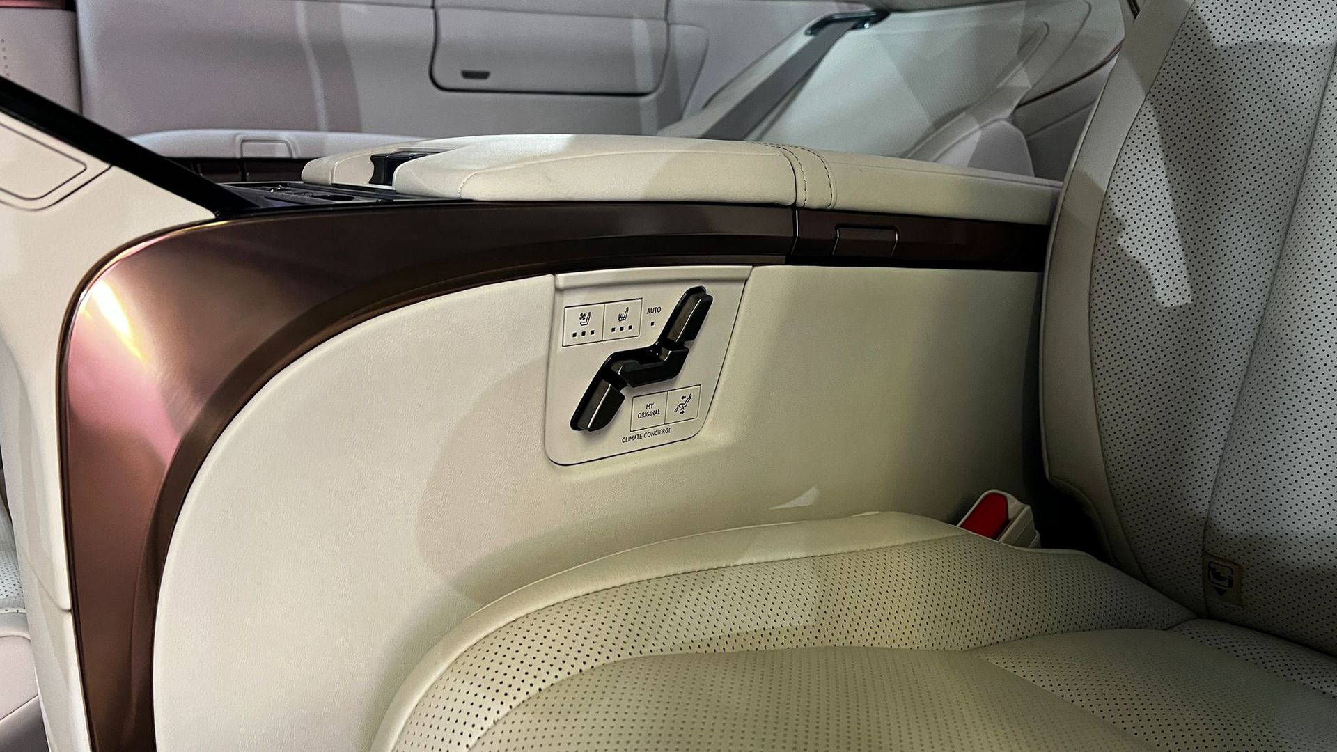 Lexus LM