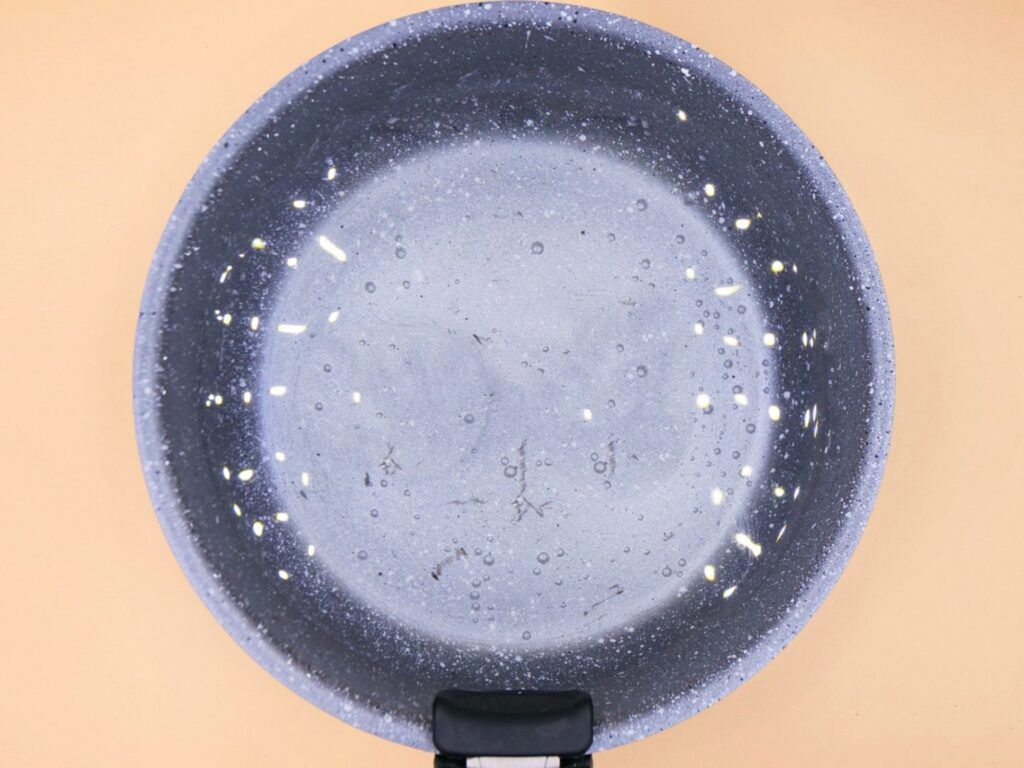 makaron z sosem białkowo-orzechowym przepis