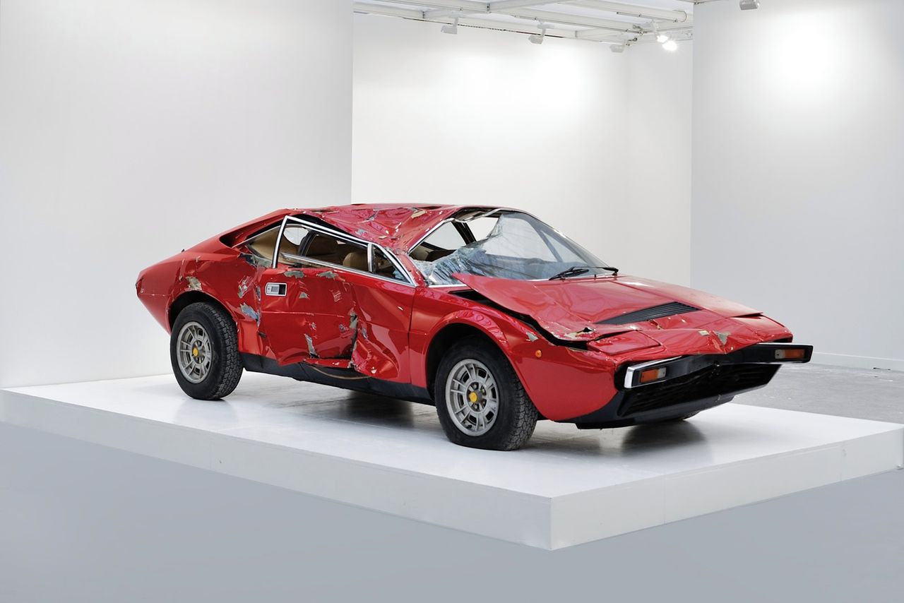 Rozbite Ferrari Dino 308 GT4 dziełem sztuki wartym ponad 180 000 euro?