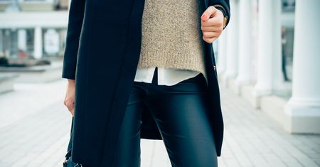 Ciepły sweter do eleganckiej koszuli - połączenie na jesień