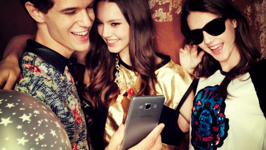 Metalowy Galaxy A7 wycieka na zdjęciach. Jest też specyfikacja 1