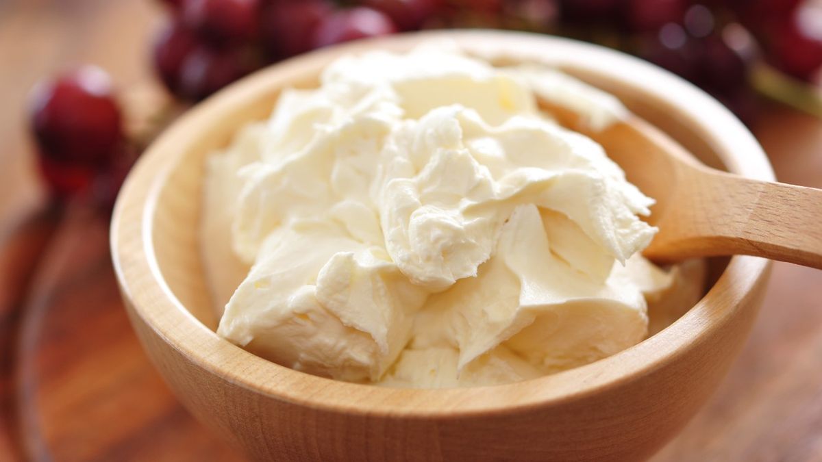 Mascarpone to miękki, biały lub kremowy ser produkowany ze śmietanki.