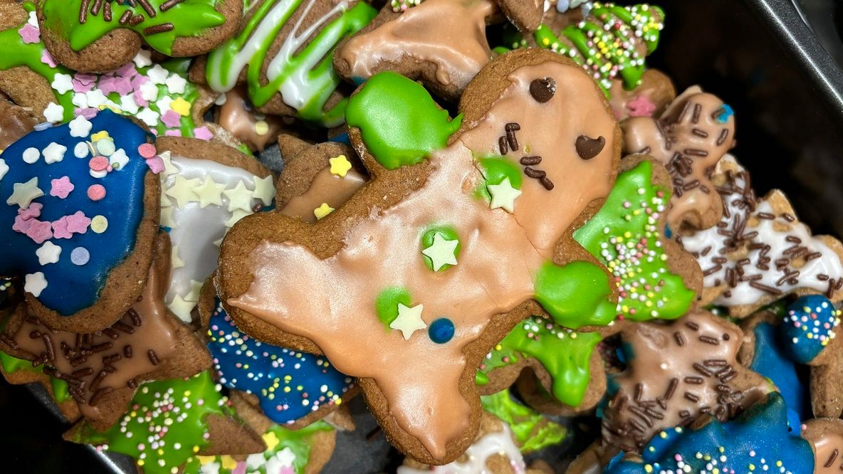 Zajadamy się nimi w okresie świąt, a takie ciasta to "trucizna". Dokładniej czytaj etykiety