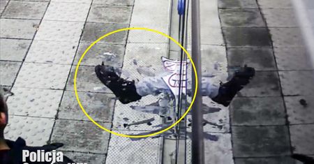 Awanturował się i wybił szybę w tramwaju. Nagranie z Gorzowa Wlkp.