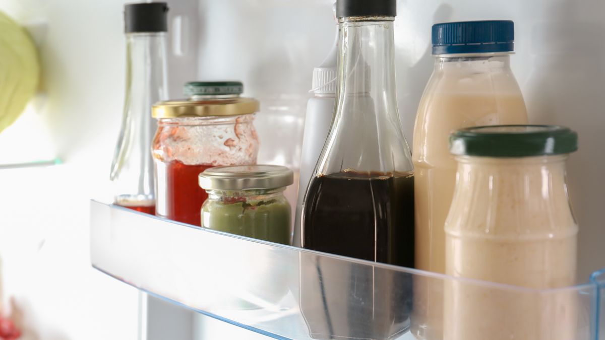 Jakie ryzyko niesie trzymanie niektórych produktów w lodówce?