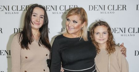 Katarzyna Skrzynecka wzięła córki na ściankę! Tak pozowały na pokazie Deni Cler (ZDJĘCIA)