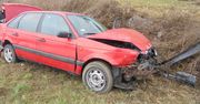 Wypadek samochodu osobowego – wypadł za barierki