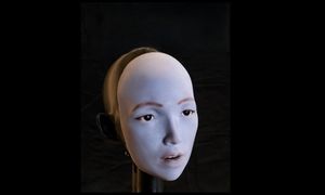 Humanoid nauczył się mowy i śpiewu, patrząc lustro. To przełom w robotyce?