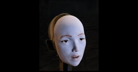 Humanoid nauczył się mowy i śpiewu, patrząc w lustro. To przełom w robotyce?