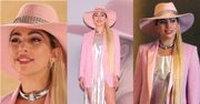Lady Gaga promuje płytę w srebrnej sukience i różowym kapeluszu