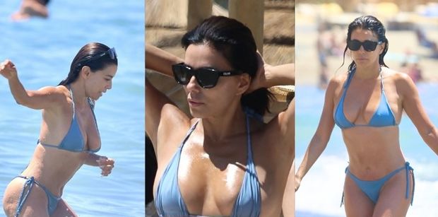 51-letnia Eva Longoria niczym mitologiczna Wenus wyłania się z morza i oślepia dekoltem. Zjawiskowa? (ZDJĘCIA)