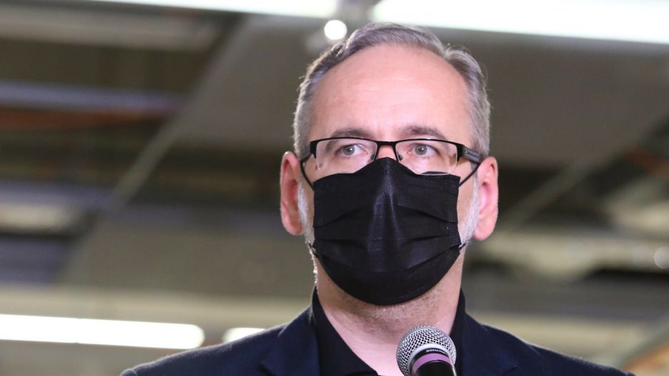 Jakie studia ukończył Adam Niedzielski? Wykształcenie ministra może zaskoczyć 