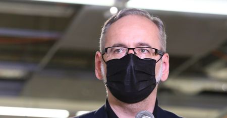 Jakie studia ukończył Adam Niedzielski? Wykształcenie ministra może zaskoczyć