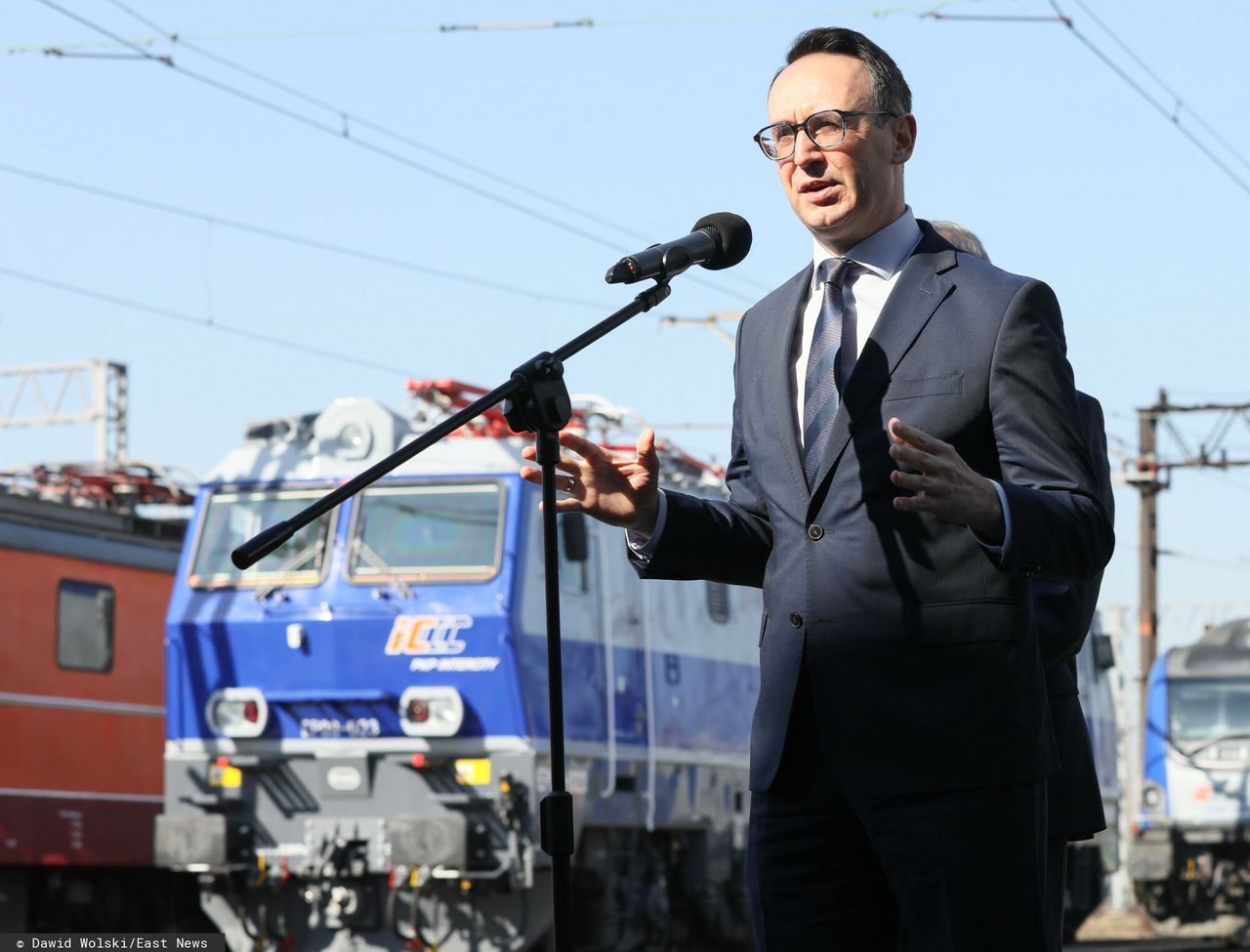 Pociągi mają mniej trąbić. Minister wydał rozporządzenie