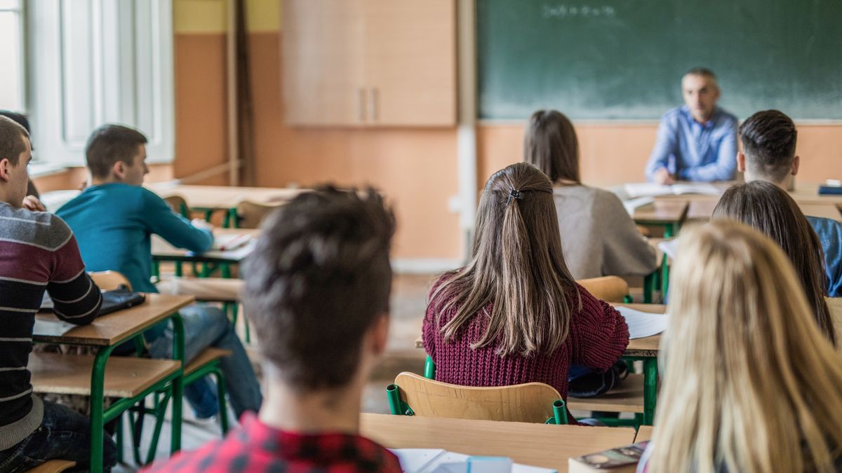 Ksiądz uczy biznesu w szkole? Internautka jest zdziwiona