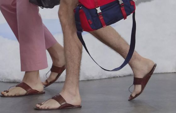 Prada oskarżona o zarabianie na kulturze indyjskiej. Chodzi o sandały