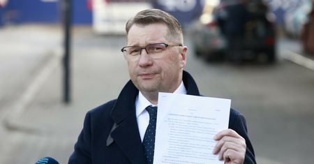 Czarnek uderza w rząd na stacji paliw. "Państwo w niemocy"