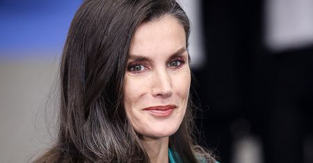 Królowa Letizia też ją nosi. Nie ma modniejszej kurtki na wiosnę