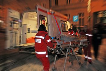 Opatów: Wypadek z udziałem rowerzystki. Nieprzytomna kobieta trafiła do szpitala