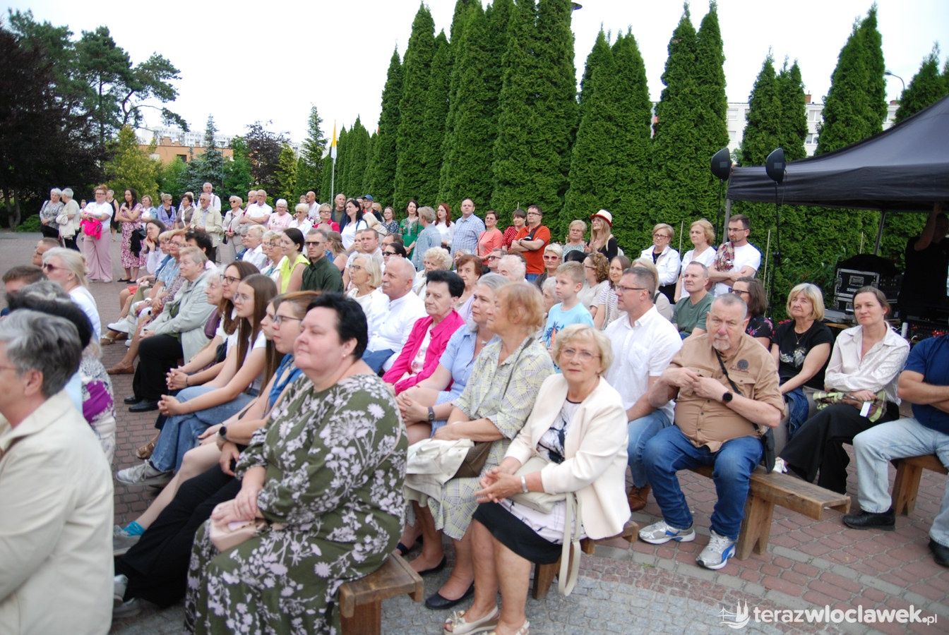 Koncert muzyki chrześcijańskiej na Zazamczu