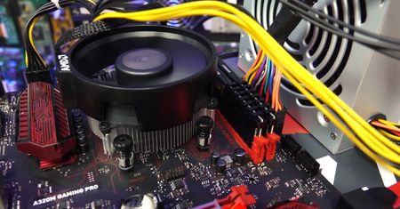 PC za 1400 zł z Ryzenem i zintegrowaną grafiką: nowe gry działają w FullHD!