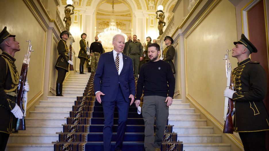 US President Joe Biden Makes Unannounced Visit to Ukraine's Kyiv
US President Joe Biden (L) meets with his Ukrainian counterpart Volodymyr Zelensky at the Mariinsky Palace during an unannounced visit, on February 20, 2023 in Kyiv, Ukraine. The US President Joe Biden made his first unannounced wartime visit to Ukraine, in a show of support ahead of the one-year anniversary of Russia's invasion on February 24. Photo by Ukrainian President Press Office / UPI Photo via Newscom
Dostawca: PAP/Newscom
Ukrainian President Press Office
war, Russia, Ukraine, US, Joe Biden