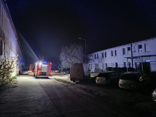 Dwa takie same pożary na ul. Grygowej. Podpalone zostały opony (zdjęcia)