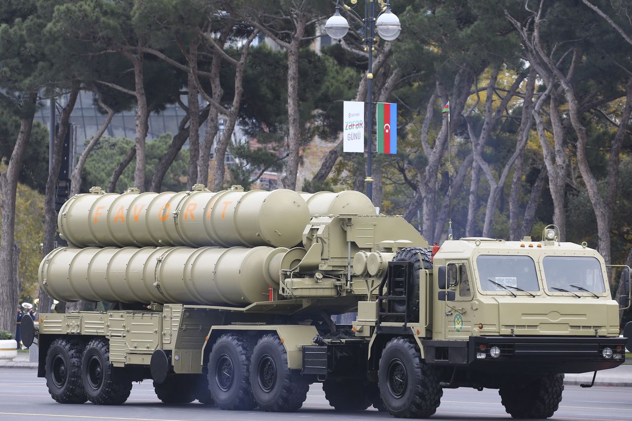 Azerska wyrzutnia systemu S-300. 