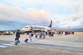 Ryanair zostawił 89 pasażerów na lotnisku. Jest oświadczenie