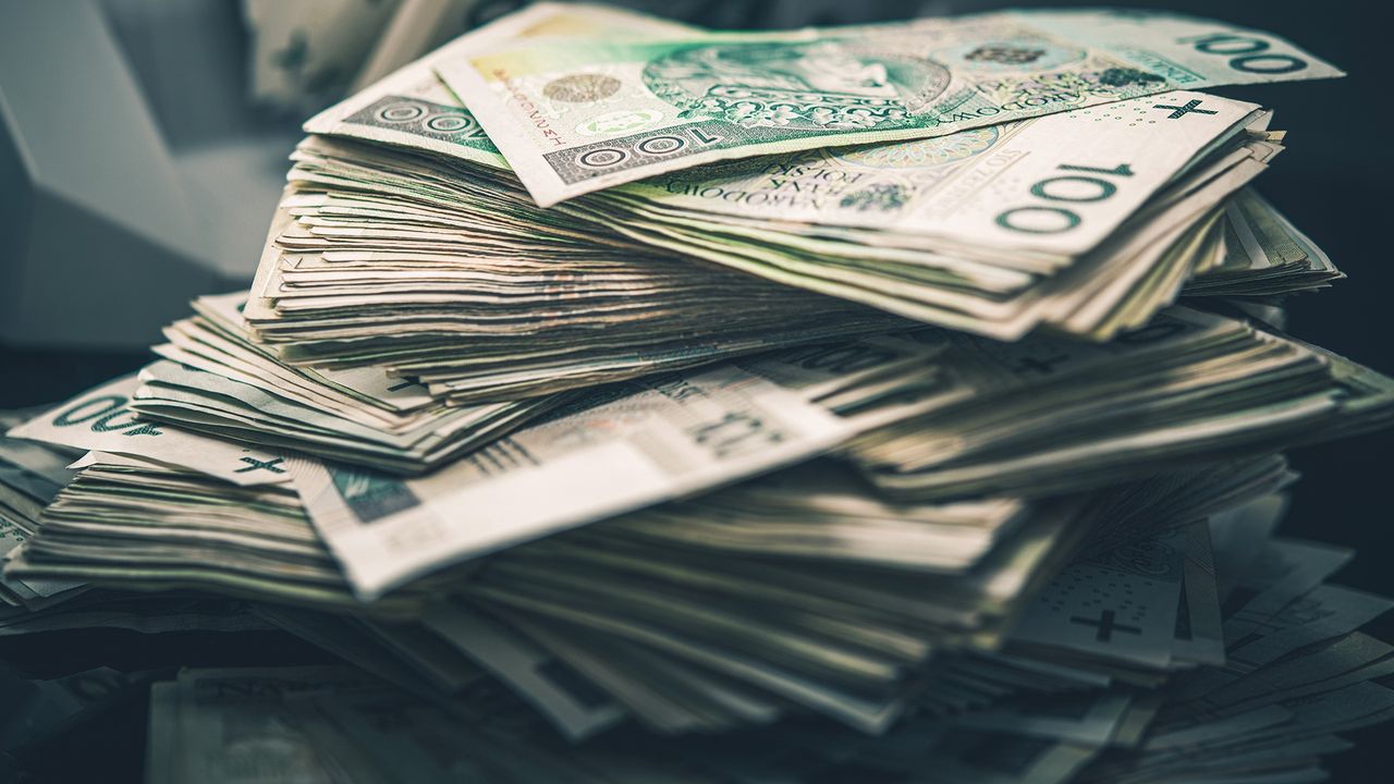 Mają długi, zaciągają nowe. Do ostatniej chwili przed ogłoszeniem upadłości